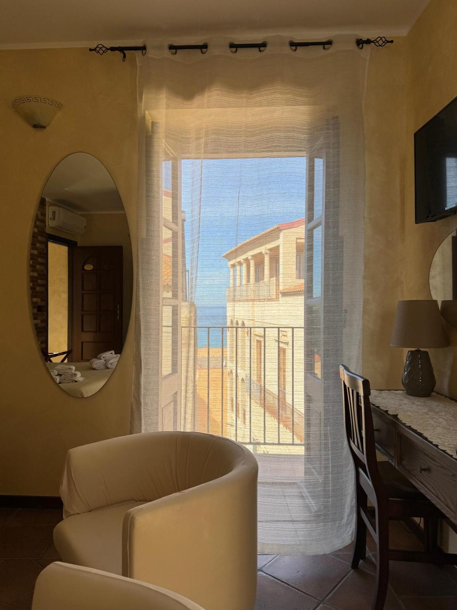 B&B Rivellini โตรเปอา ภายนอก รูปภาพ