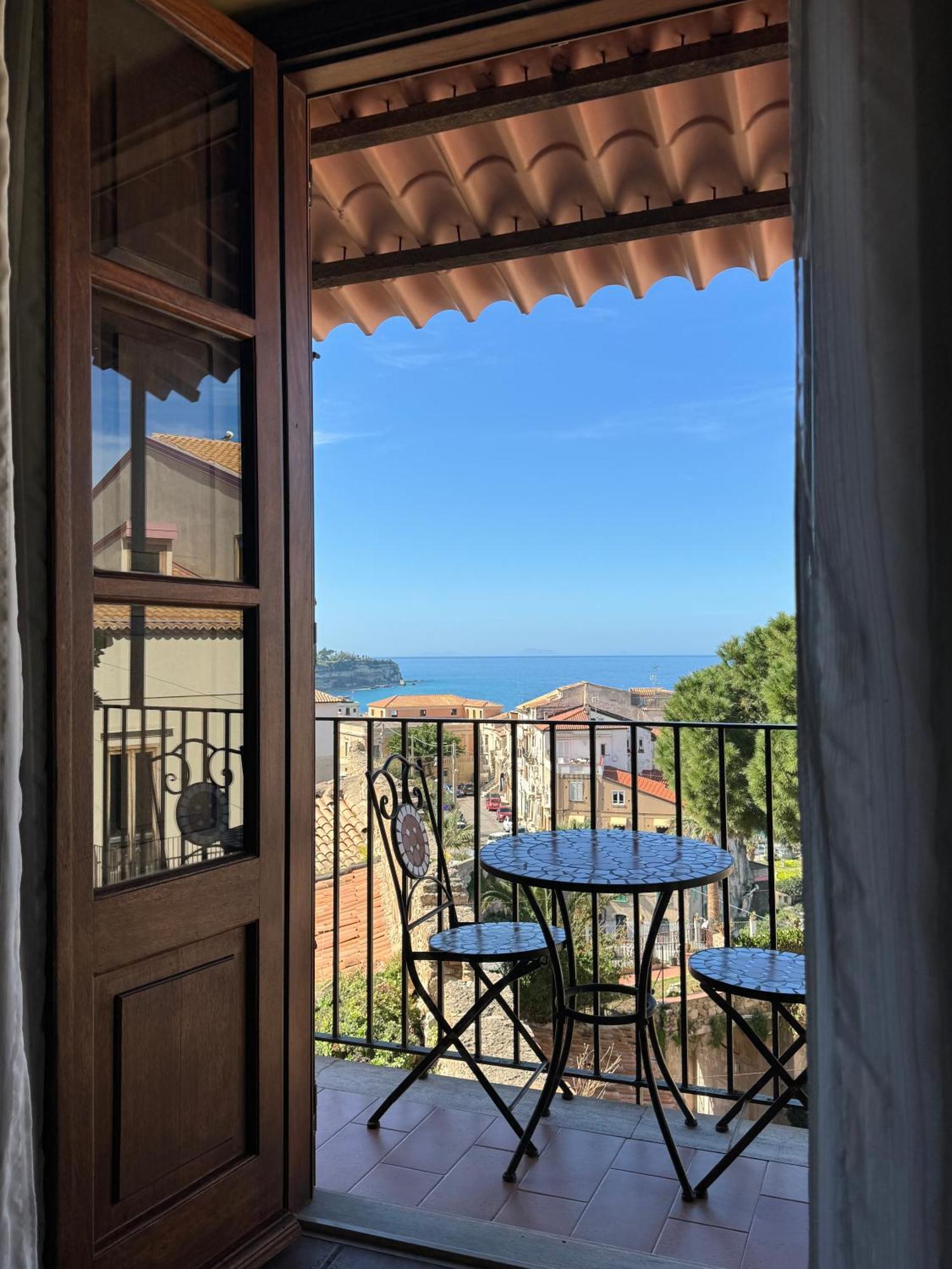 B&B Rivellini โตรเปอา ภายนอก รูปภาพ