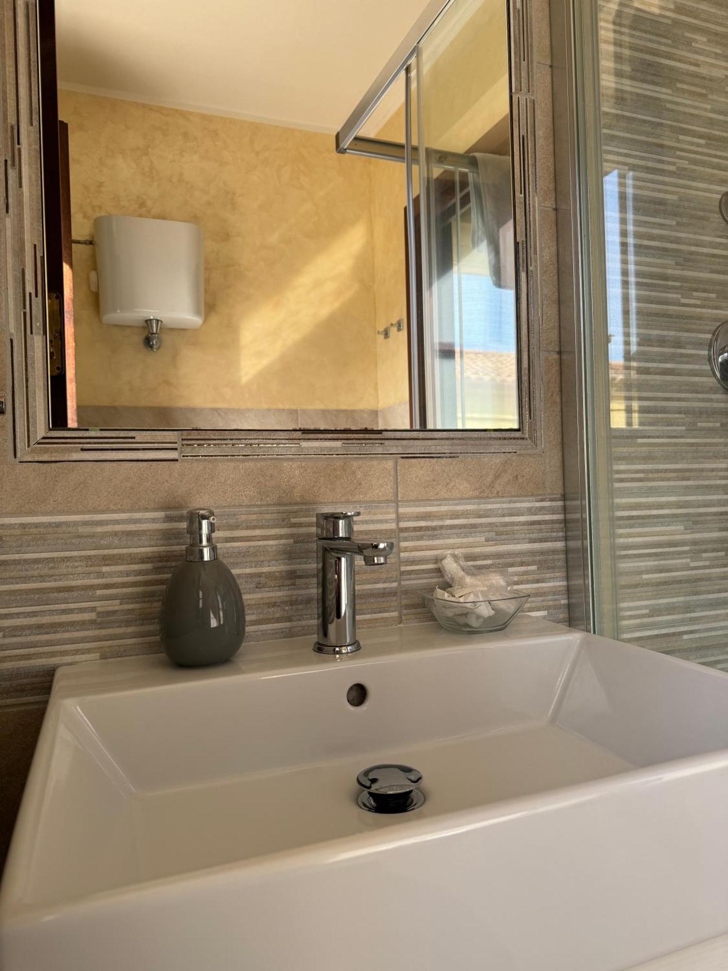 B&B Rivellini โตรเปอา ภายนอก รูปภาพ