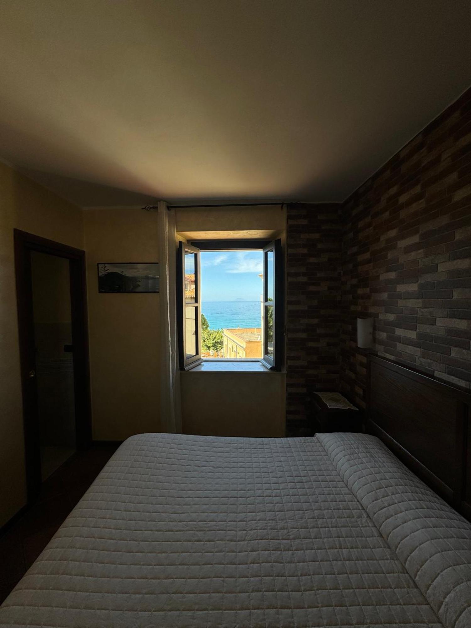 B&B Rivellini โตรเปอา ภายนอก รูปภาพ